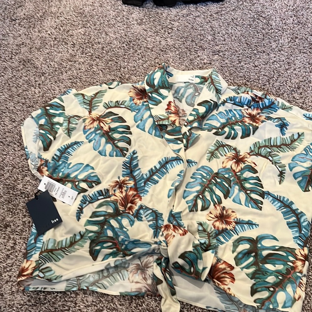 Aritzia top ties in the front. Tags attached